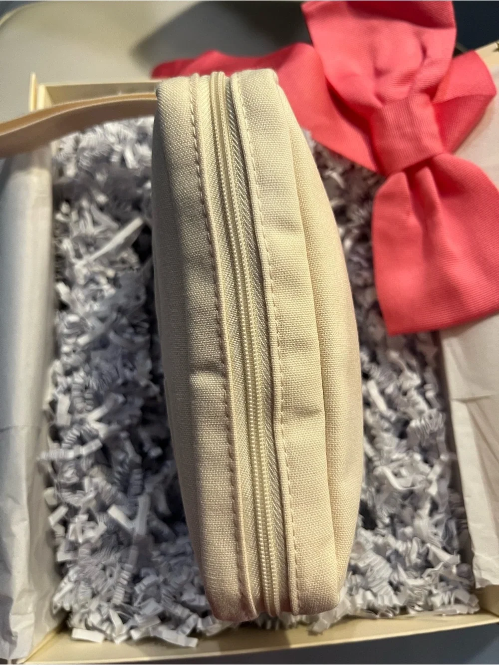 VALENTINO BEAUTY Ivory Pouch Makeup Wristlet Bag Clutch Pouch NIB + Gift Box